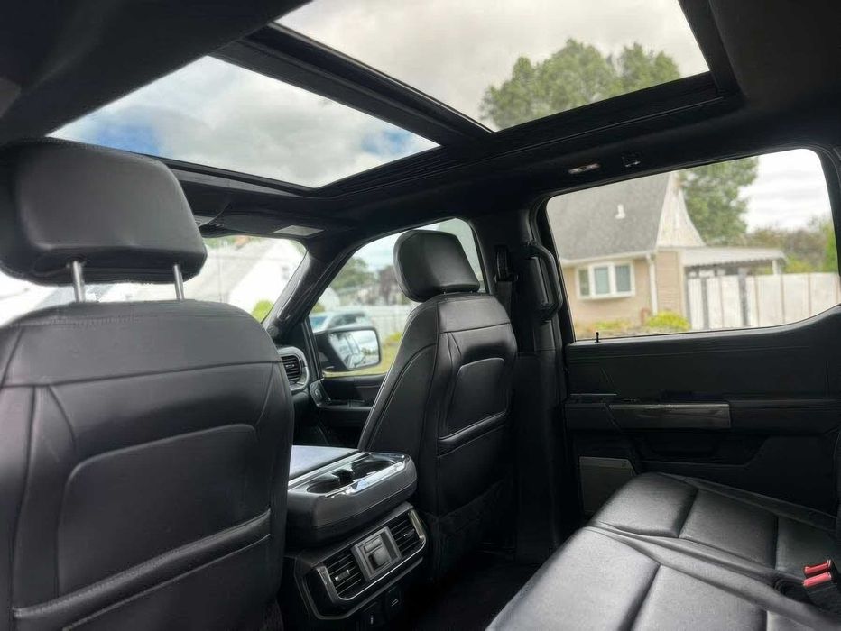 Ford F-150 Lariat SuperCrew      2022