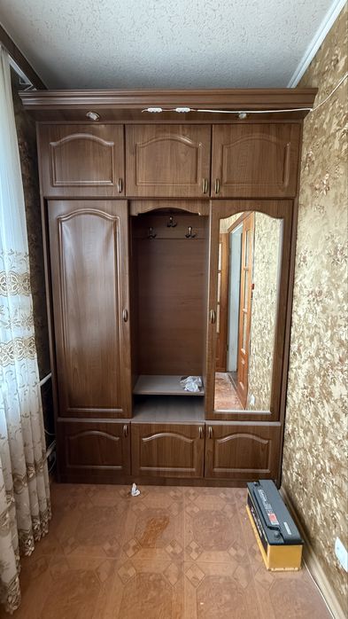 Шкаф в прихожу/передпокій