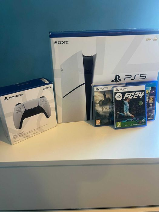 PS5 Standart (1TB) + 2 comandos + 3 Jogos