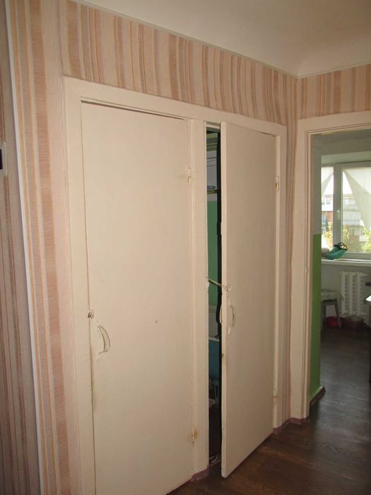 Продам 2 кім. квартиру по вул. Дніпровській (район ТЦ Грандплаза)