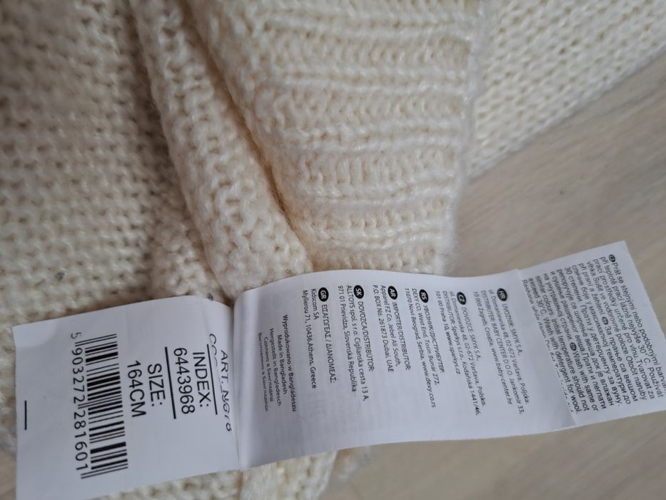 Śliczny kremowy sweterek