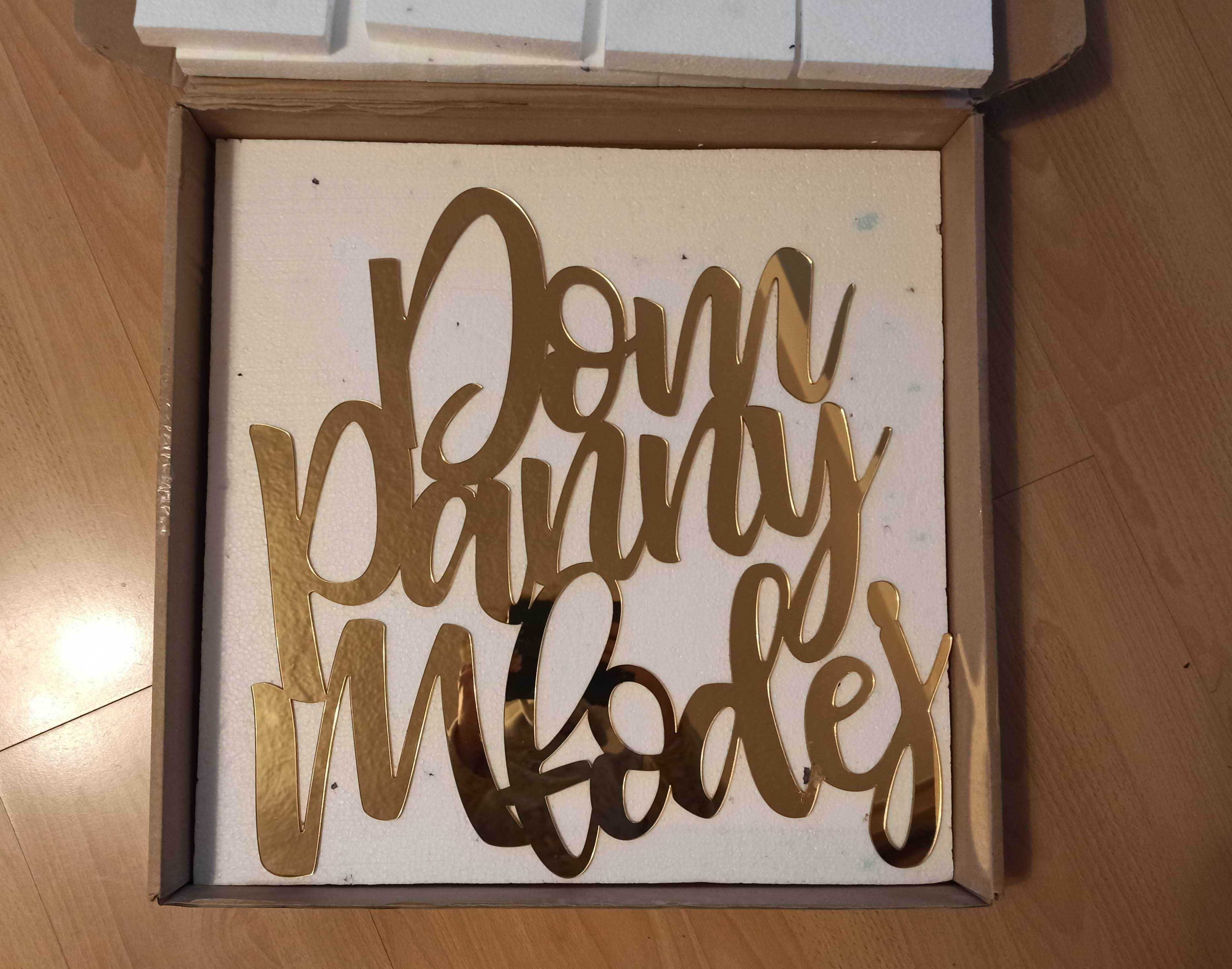 Napis "Dom Panny Młodej"