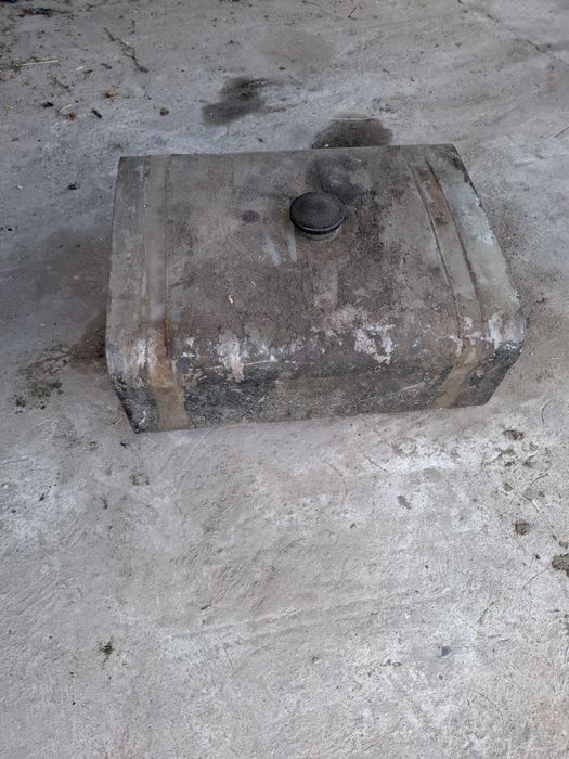 Sprzedam zbiornik paliwa do c 385. Szczelny.