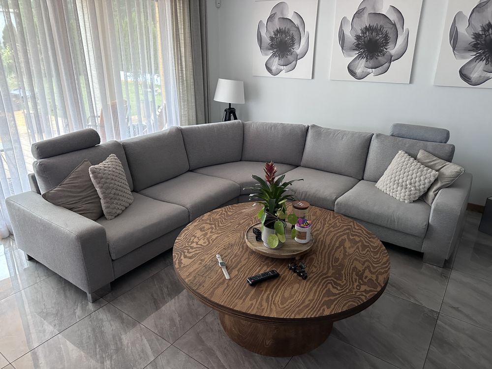 Kanapa narożna  duża  250x250 plus dwa fotele firmy sits