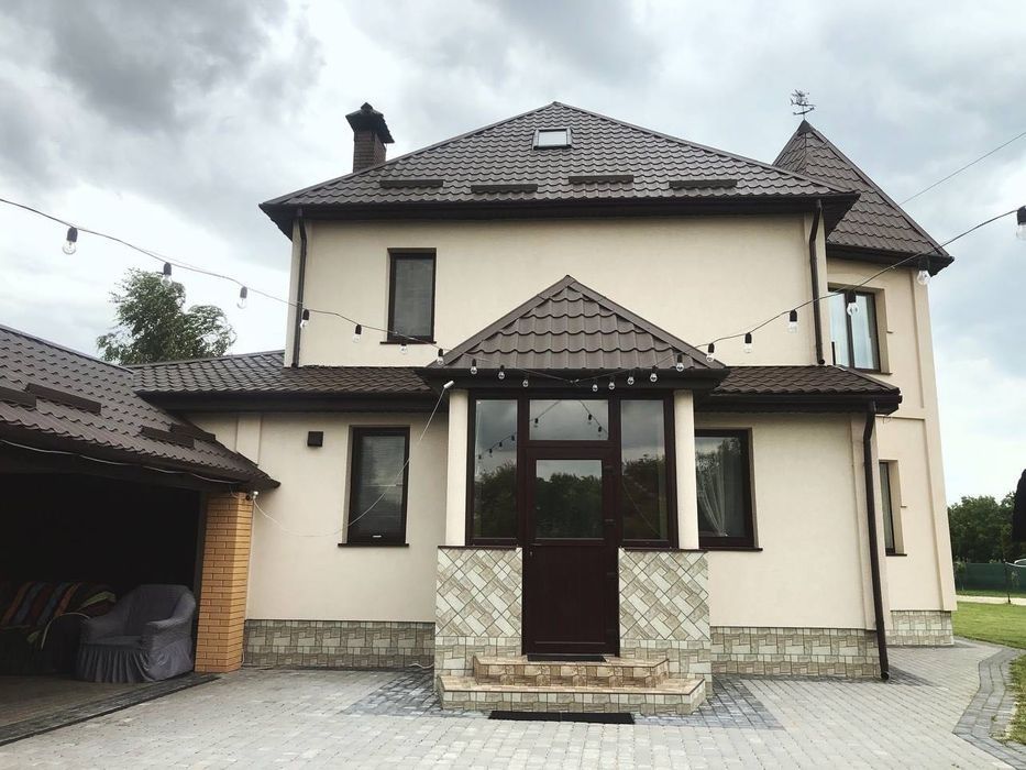 Будинок із теплим басейном та сауною для великих компаній