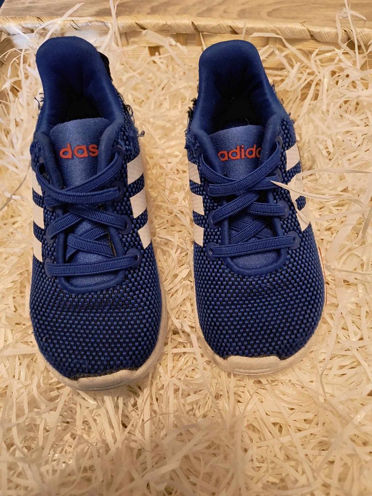 Adidas buty sportowe dla chłopca 22