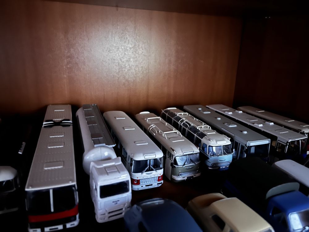 Cały Zestaw kultowych autobusów świata -90 busów