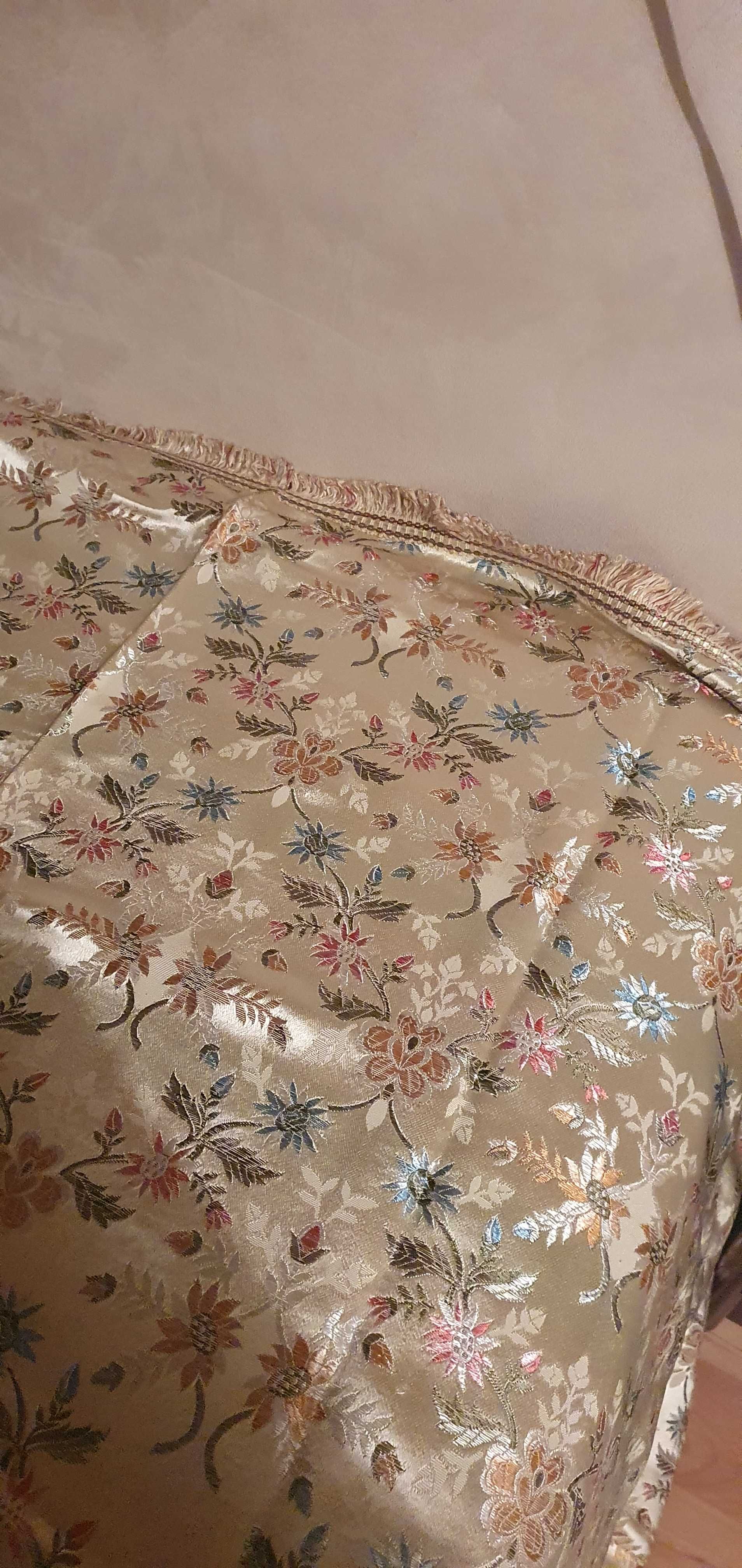 Colcha em fio de seda  cortinado ou toalha florida vintage em pura sed