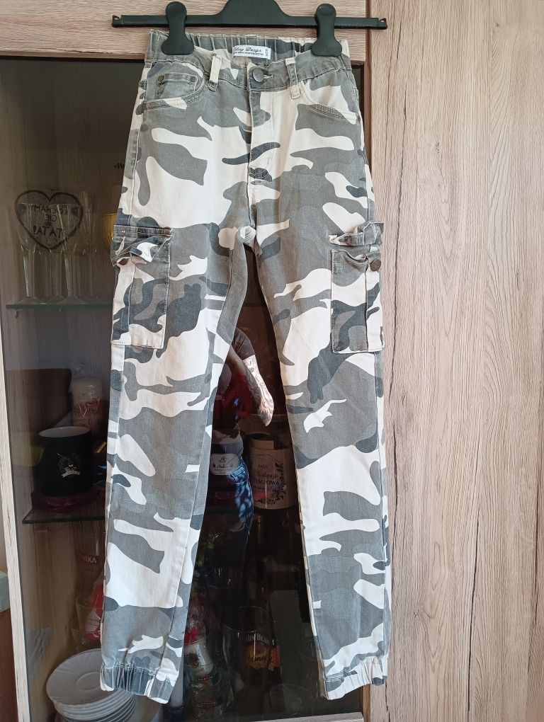 Spodnie jogger rozmiar 34 moro