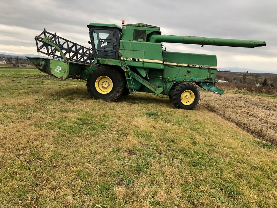 Комбайн John Deere 8820.4x4 . 220 к.с Жатка 6м.
