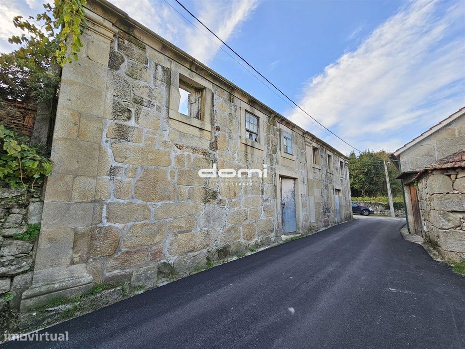 Moradia em pedra para reabilitar com grande potencial em Mourel, Carva