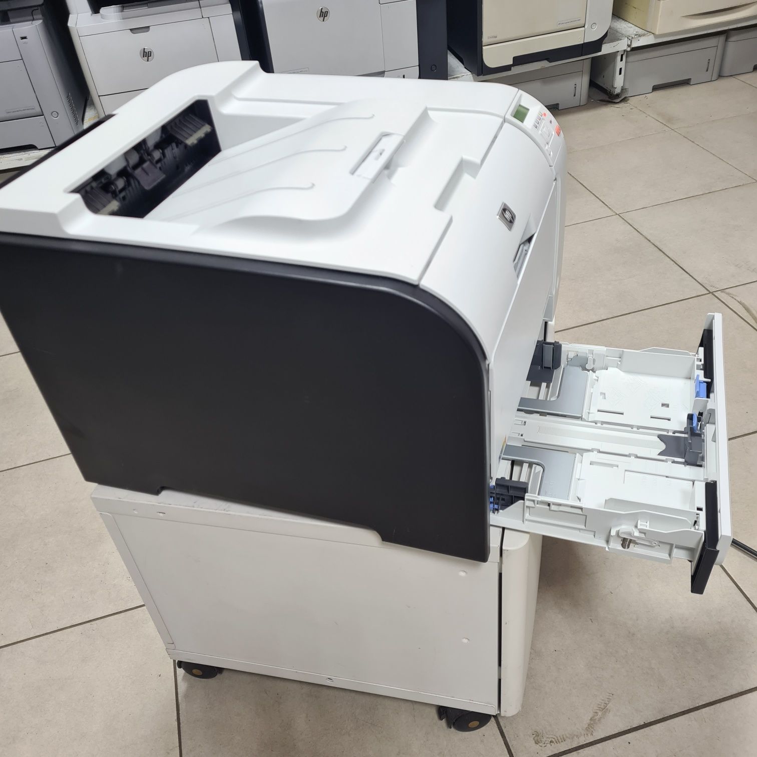 Цветной лазерный принтер HP  LaserJet Color M351A