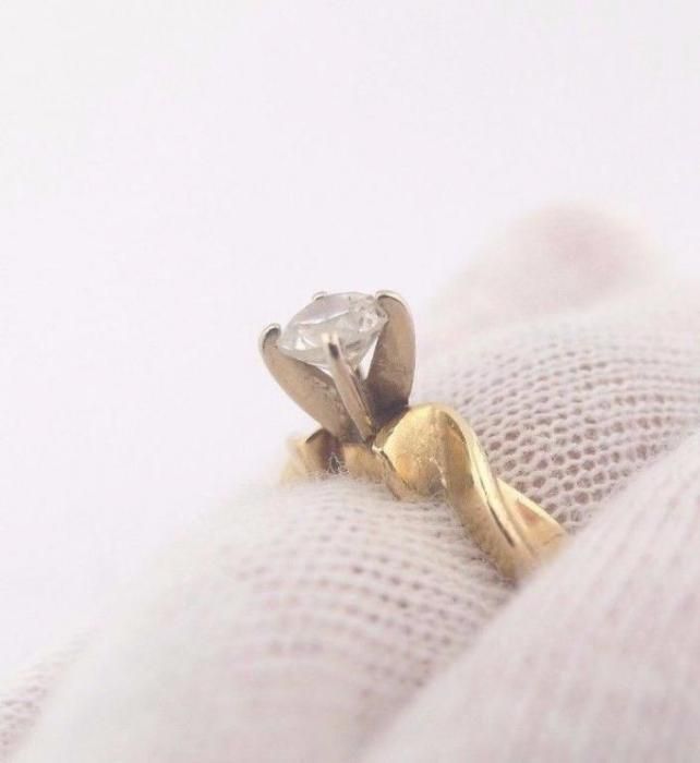 złoty pierścionek z diamentem 0,50 ct