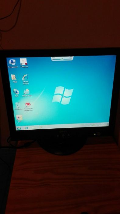 Monitor Asus LCD de 20 Polegadas