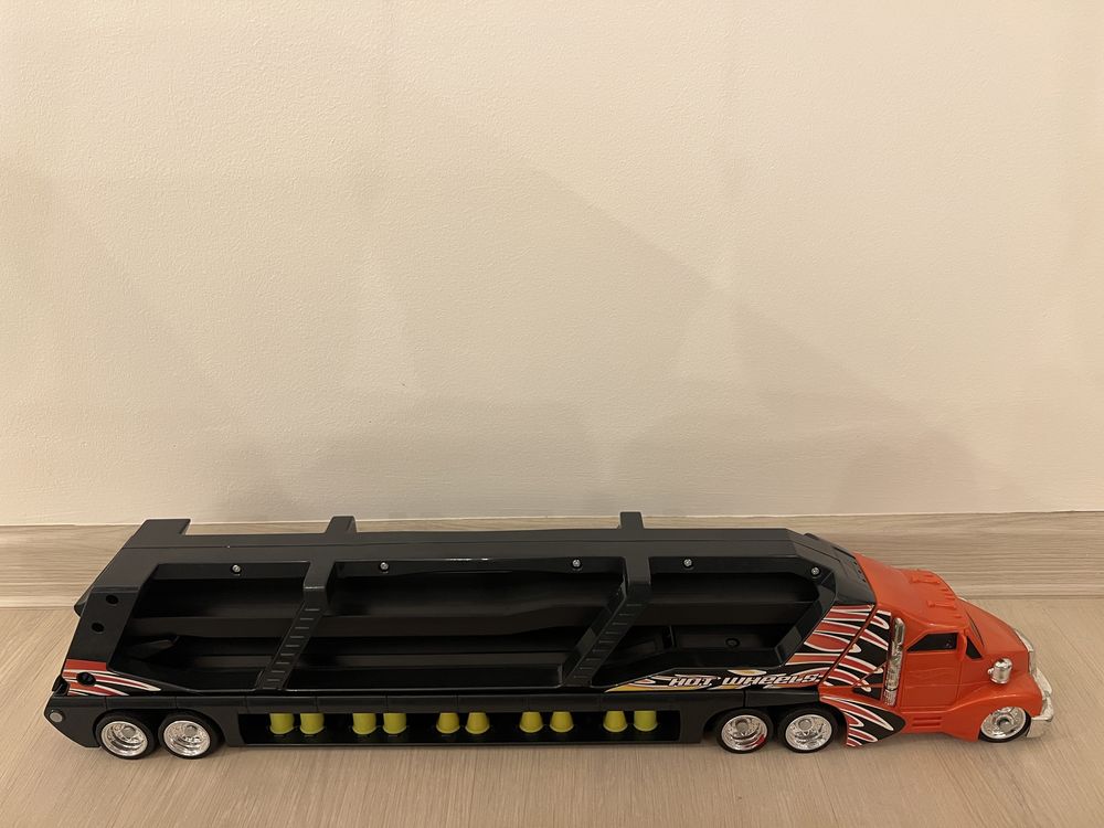hotwheels ciężarówka do autek