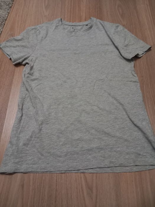 Фудболки і топіки.