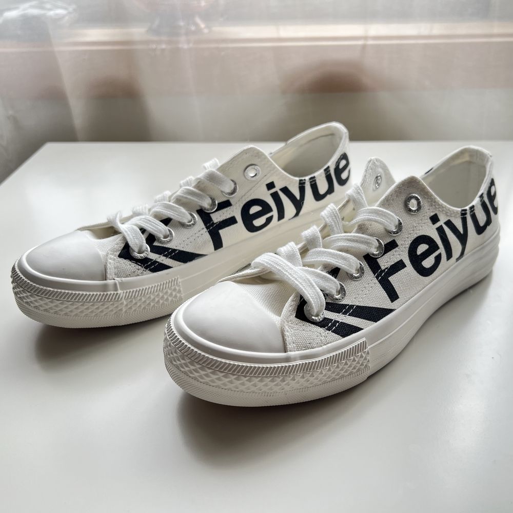 Sapatilhas Feiyue novas