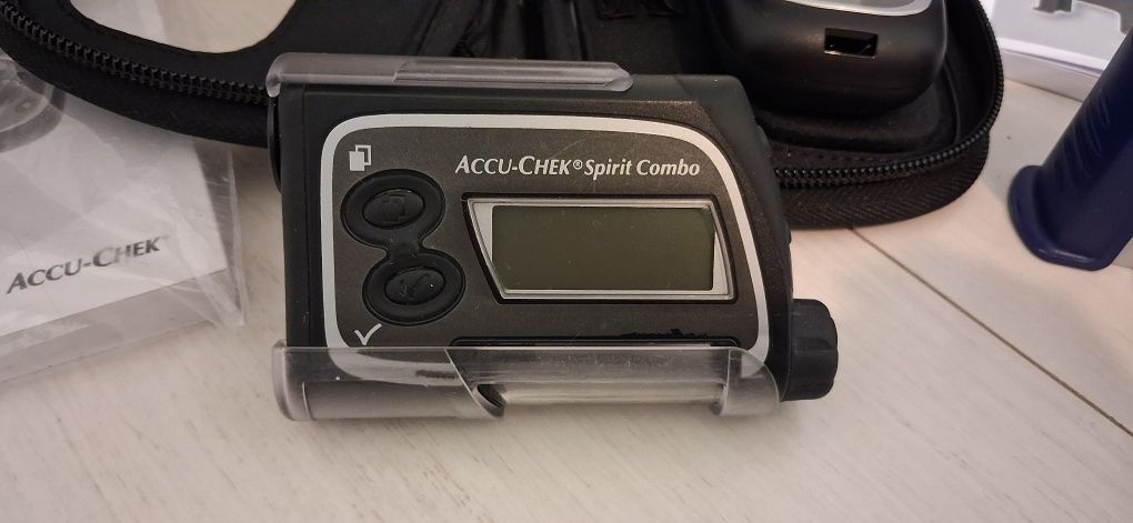 Pompa Accu Chek Spirit Combo