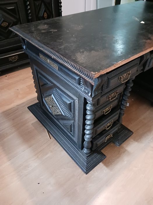 Vende-se Móvel e secretária em pau santo
