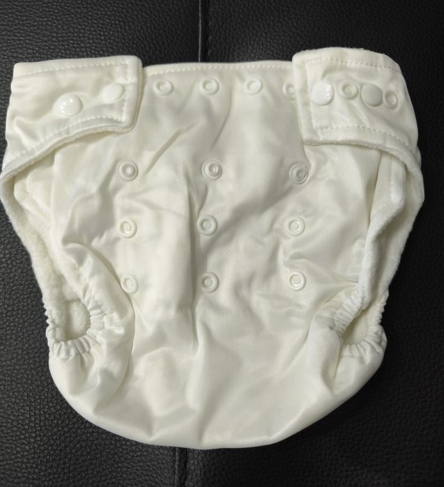 Conjunto de duas fraldas reutilizáveis novas