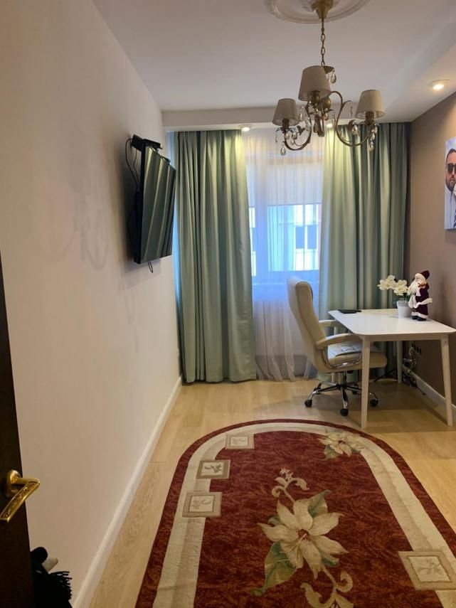 Продам котедж з ремонтом та меблями 160 м², 4 кім., Ременів Терміново