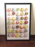 Quadro com imagem colorida com moldura - cupcakes