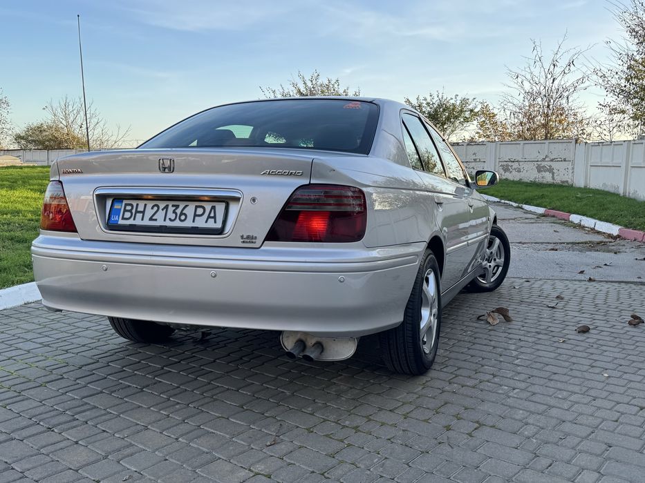 Продам Хонду Акорд 1.8 механика Срочно!