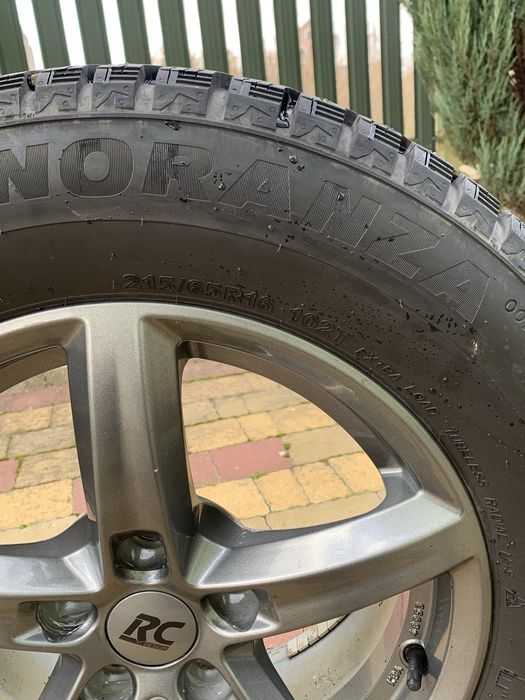 Зимові шини з дискамт 215/65/R16
