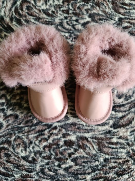 Продам осінні черевички на дівчинку