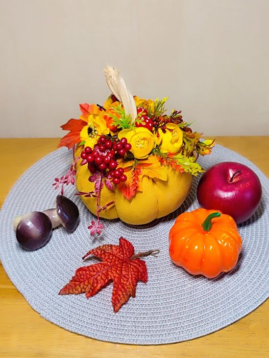 Осінній вінок на двері купити Осіння композиція на стіл декор гарбуз