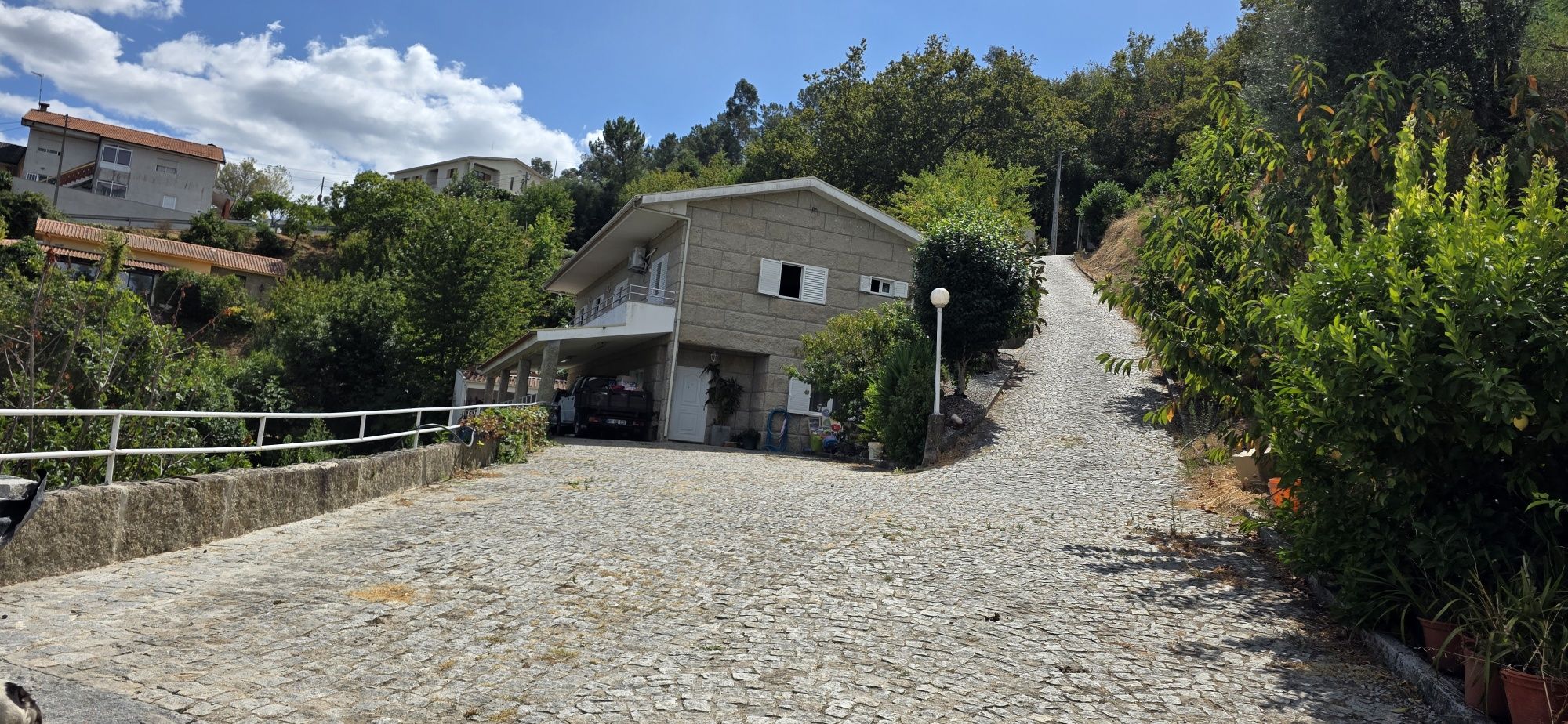 Moradia v4 com 5 casas de banho