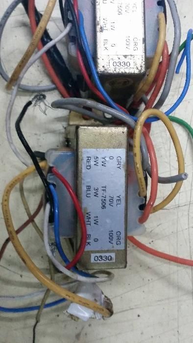 Lote de transformadores de som em linha