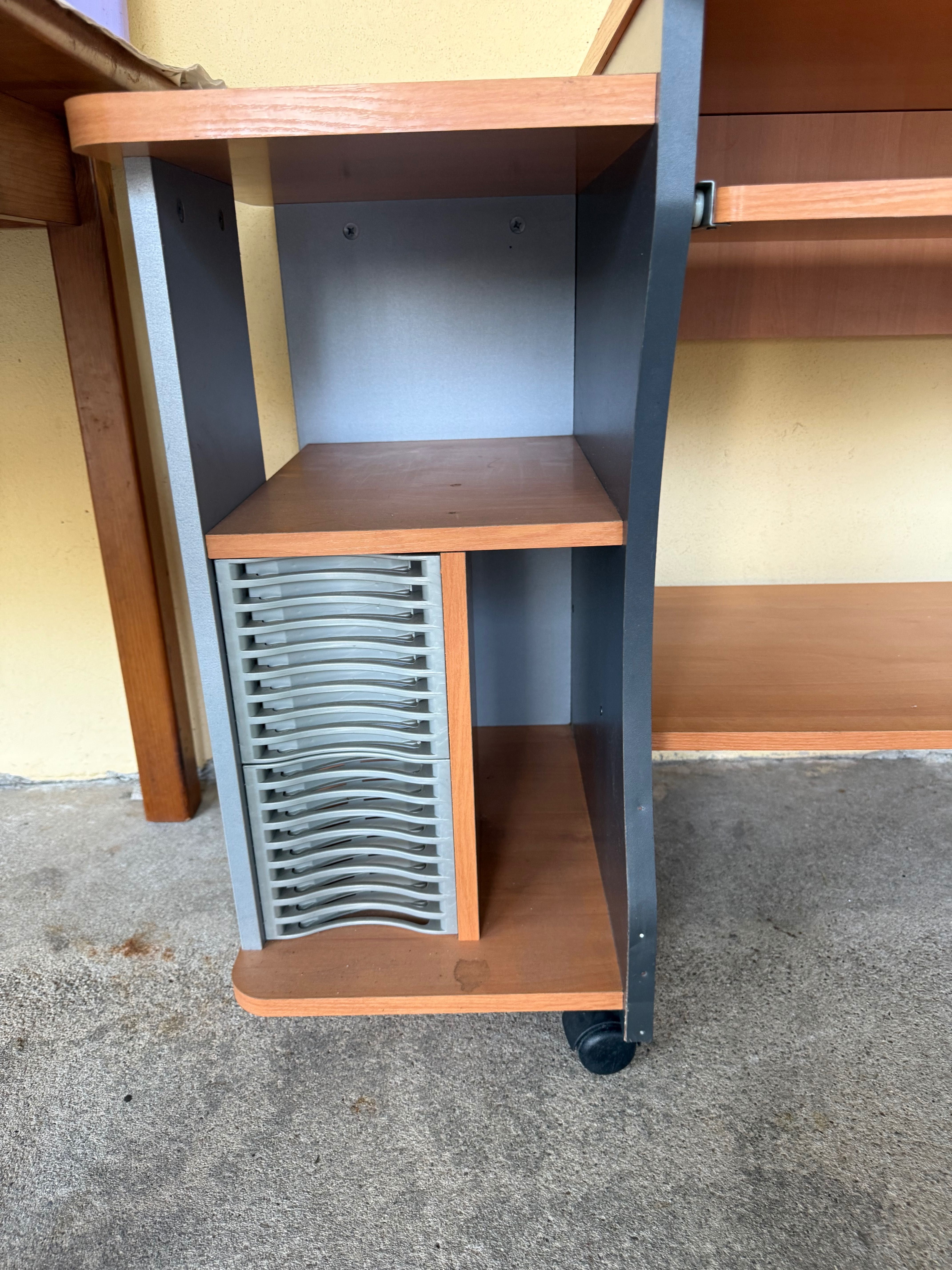 Secretaria madeira