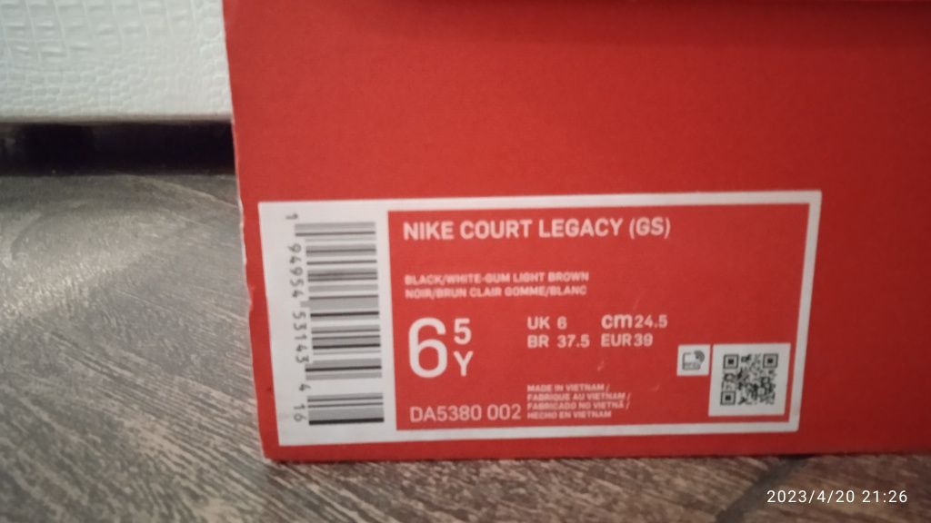 Оригінальні кросівки Nike