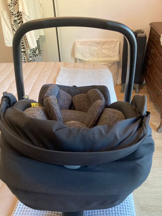 Cadeira bebé conforto auto.