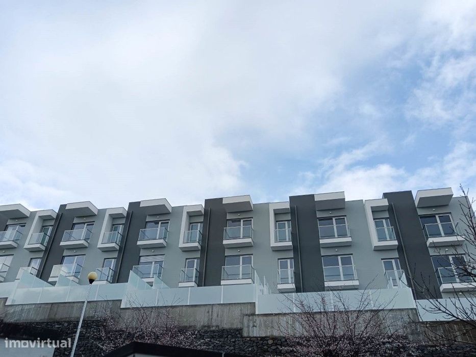 Oferta da escritura. Moradia T3, em construção.