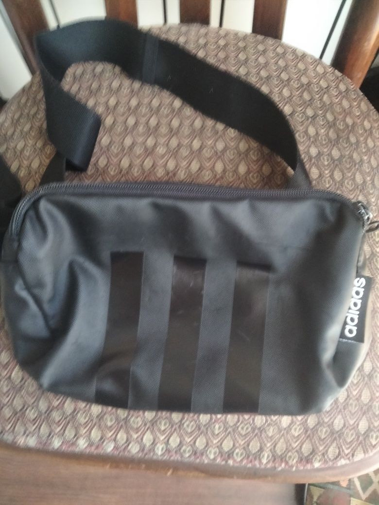 Сумка на поясе фирмы Adidas 22х15х5