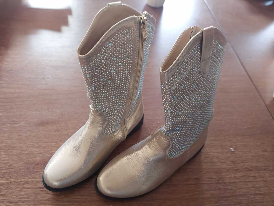 Botas tam.36 com brilhantes para menina