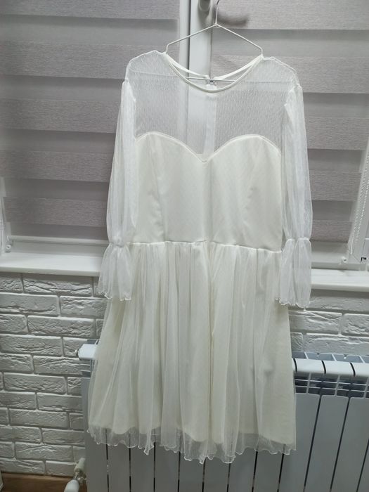 Платье белое нарядное