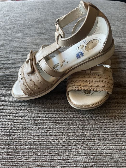 Sandalias menina Chicco tamanho 27