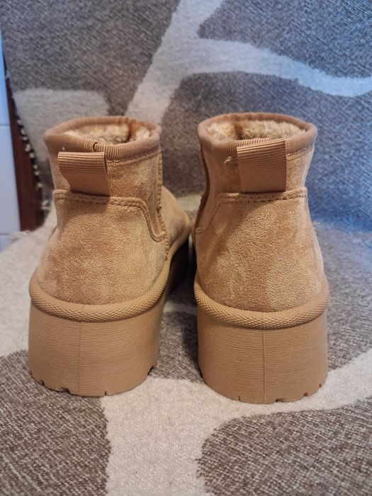 Уггі руді на високій підошві р.39.