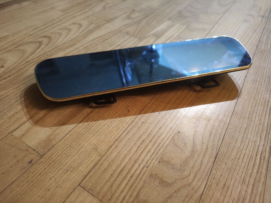 Дзеркало з відеореєстратором