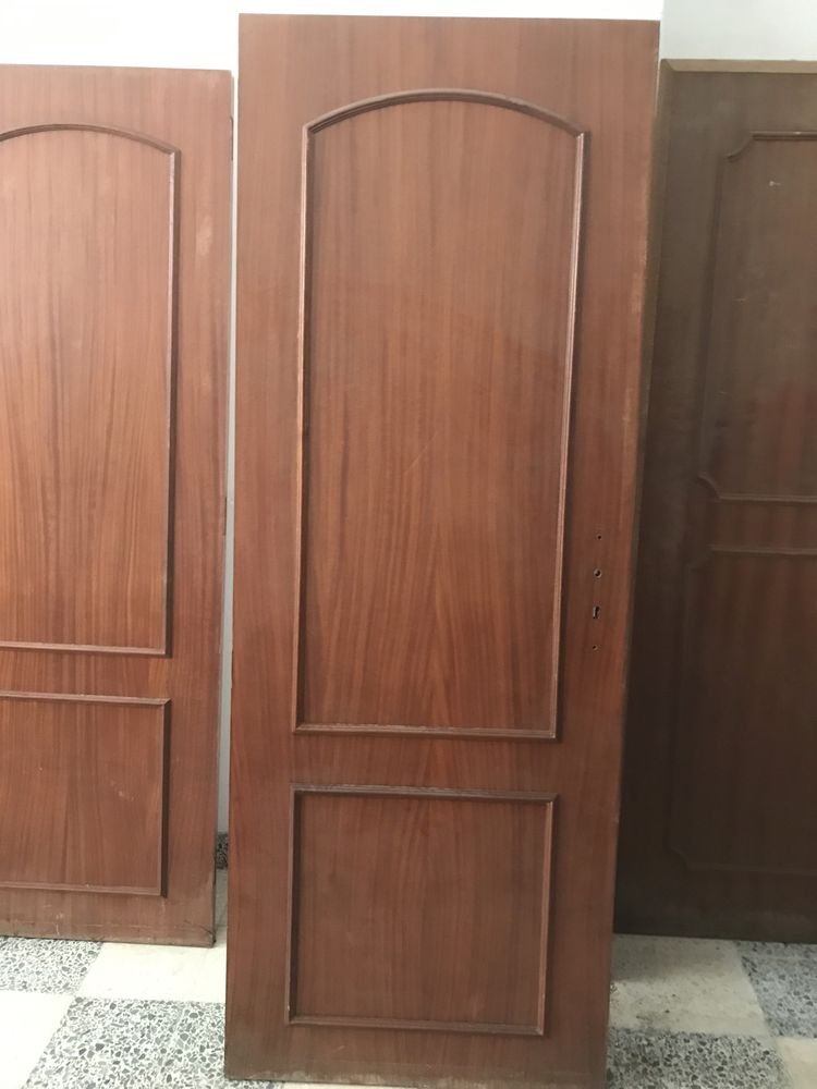 Portas madeiras aros e guarnições,