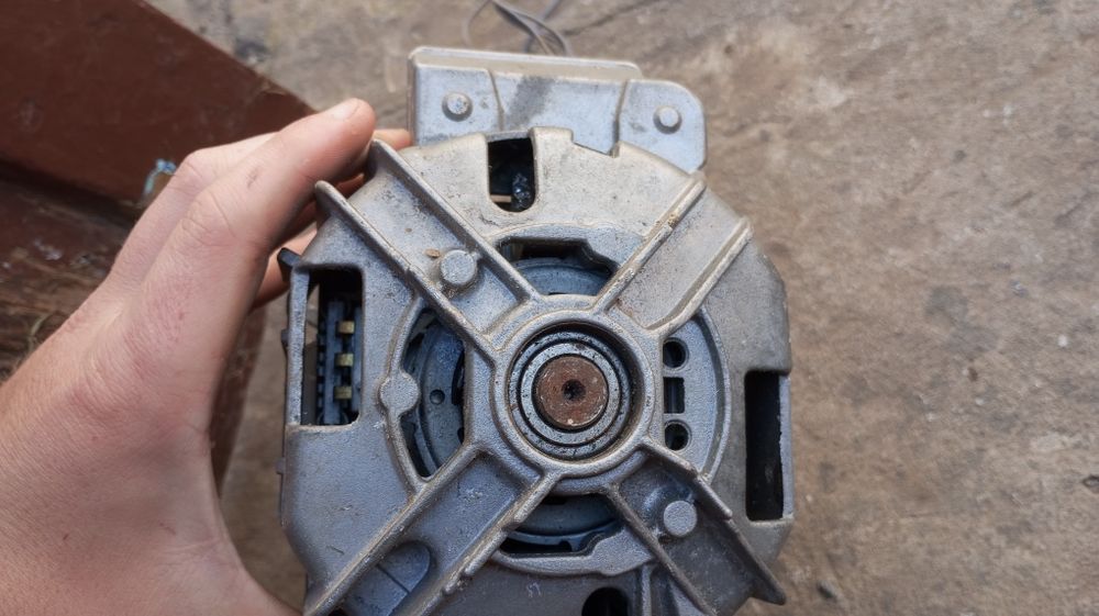 Продам двигун з реміньом до пральної машини SIEMENS