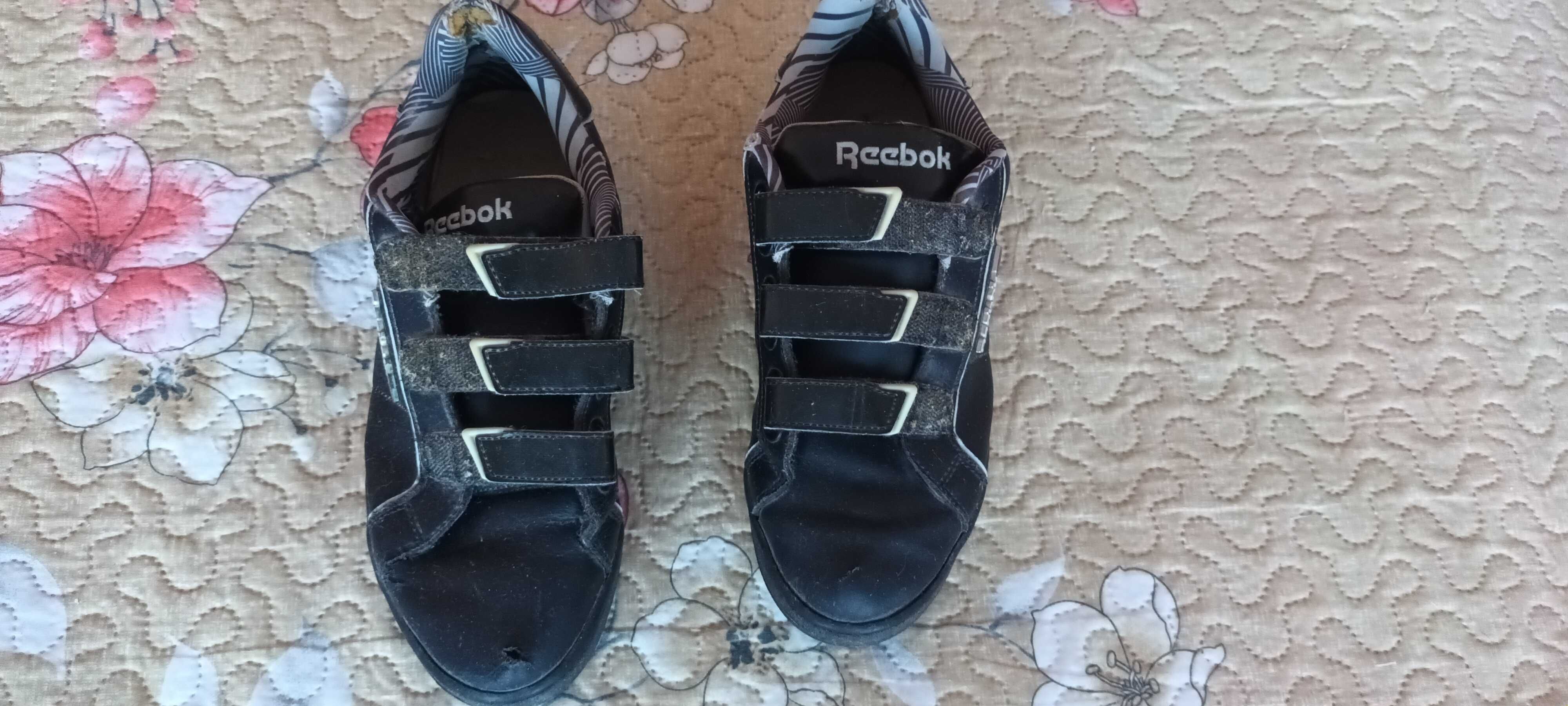 2 pares de tenis (para trabalho e desgasto)