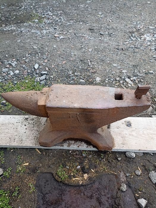 Наковальня 100кг