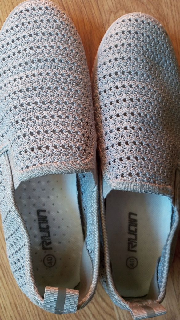 Popielate buty siateczkowe rozmiar 40