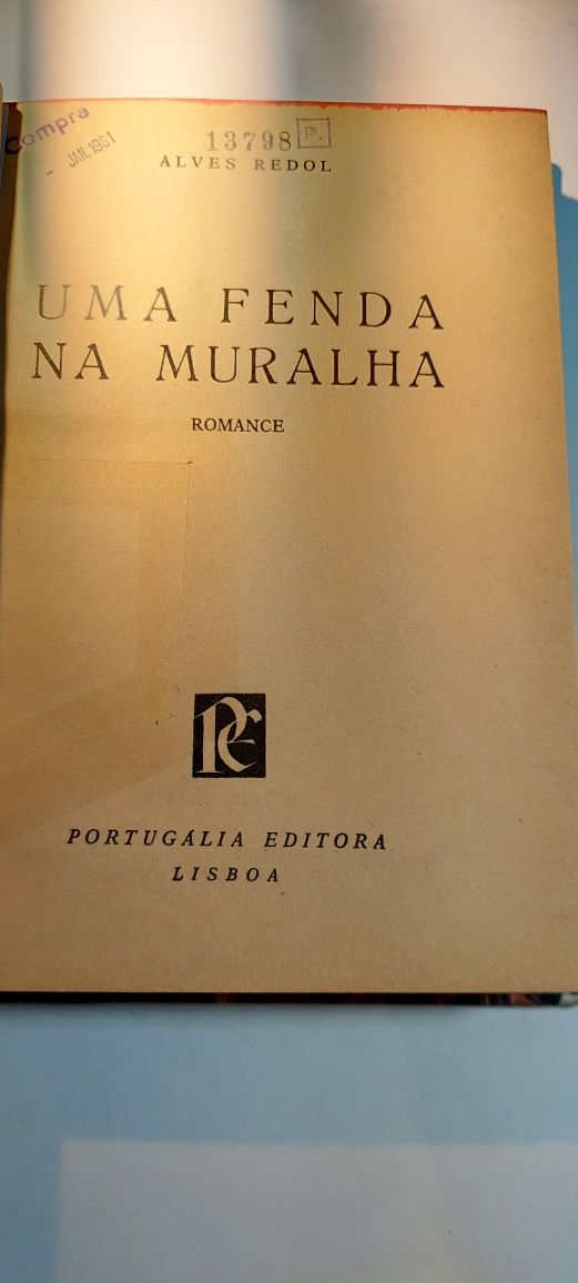 Uma Fenda na Muralha - Alves Redol (1ª edição)