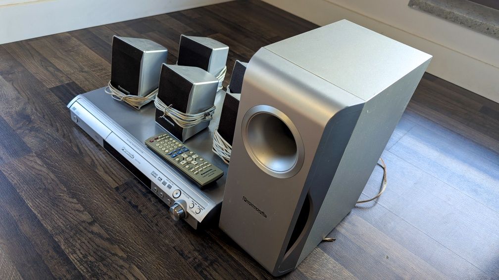 Kino domowe Panasonic SA-HT340 5.1 + subwoofer + pilot + DVD 

subwoof