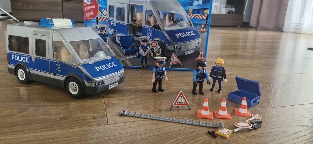 Samochod policyjny radiowóz Policja blokada playmobil city action 9236